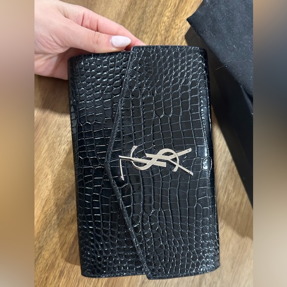 YSL Uptown Chain Wallet in Croc Embossed Leather and Silver Hardware - Picture 5 of 8
